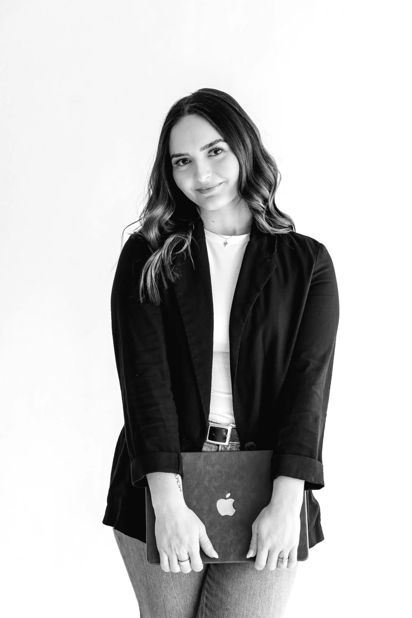 Is it weird to wish yourself a happy birthday? Probably. But anyway...happy birthday to me!!! 🥳🎂✨

Another year around the sun feeling extra grateful for this life, my little family, and the business I get to wake up and work on every day. What sta