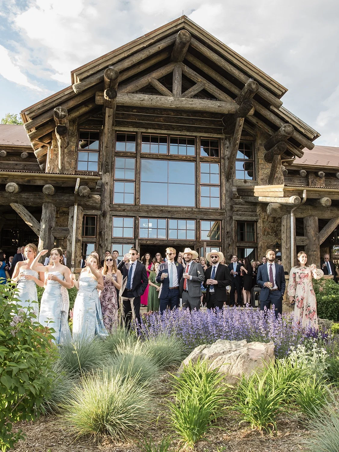 jackson-durham-events-wedding-inspiration-wyoming-brush-creek-ranch-floral-design-00006.jpg