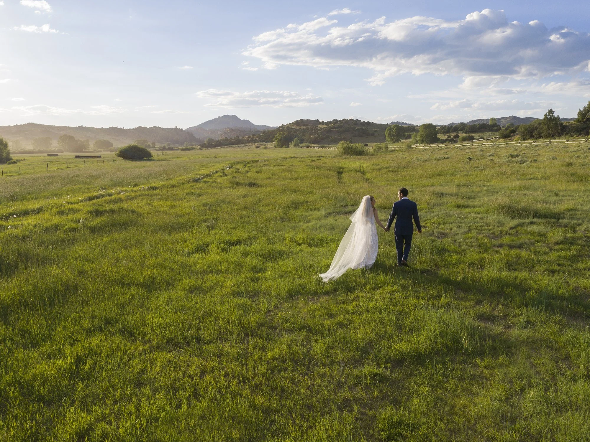 jackson-durham-events-wedding-inspiration-wyoming-brush-creek-ranch-floral-design-00009.jpg