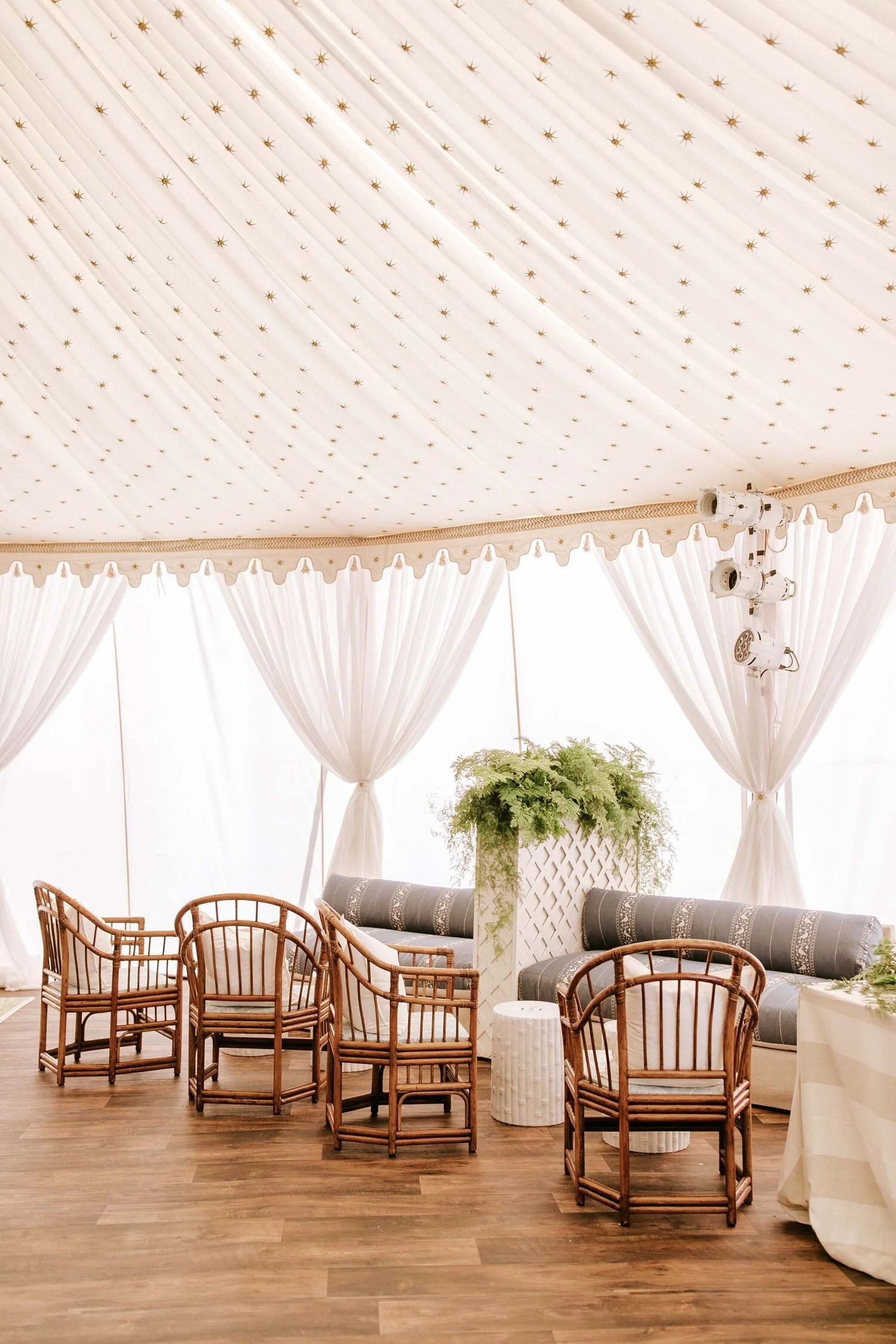 camden-maine-wedding-floral-inspiration-jackson-durham-luxury-events-27.jpg