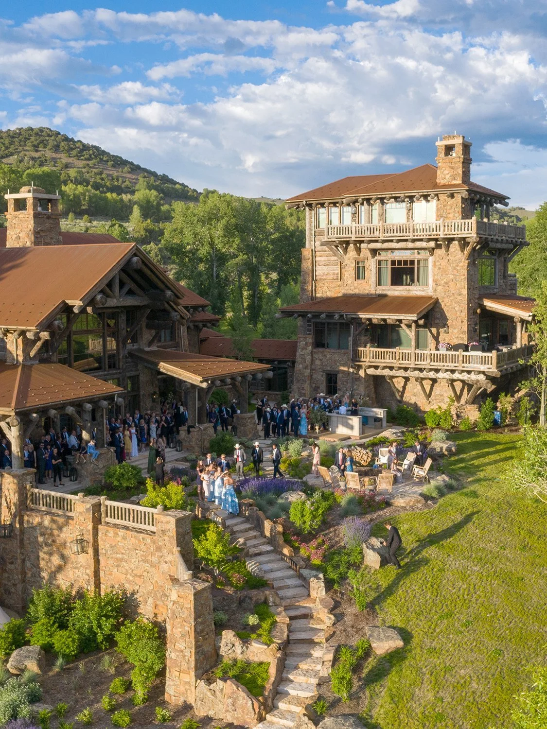 jackson-durham-events-wedding-inspiration-wyoming-brush-creek-ranch-floral-design-00007.jpg