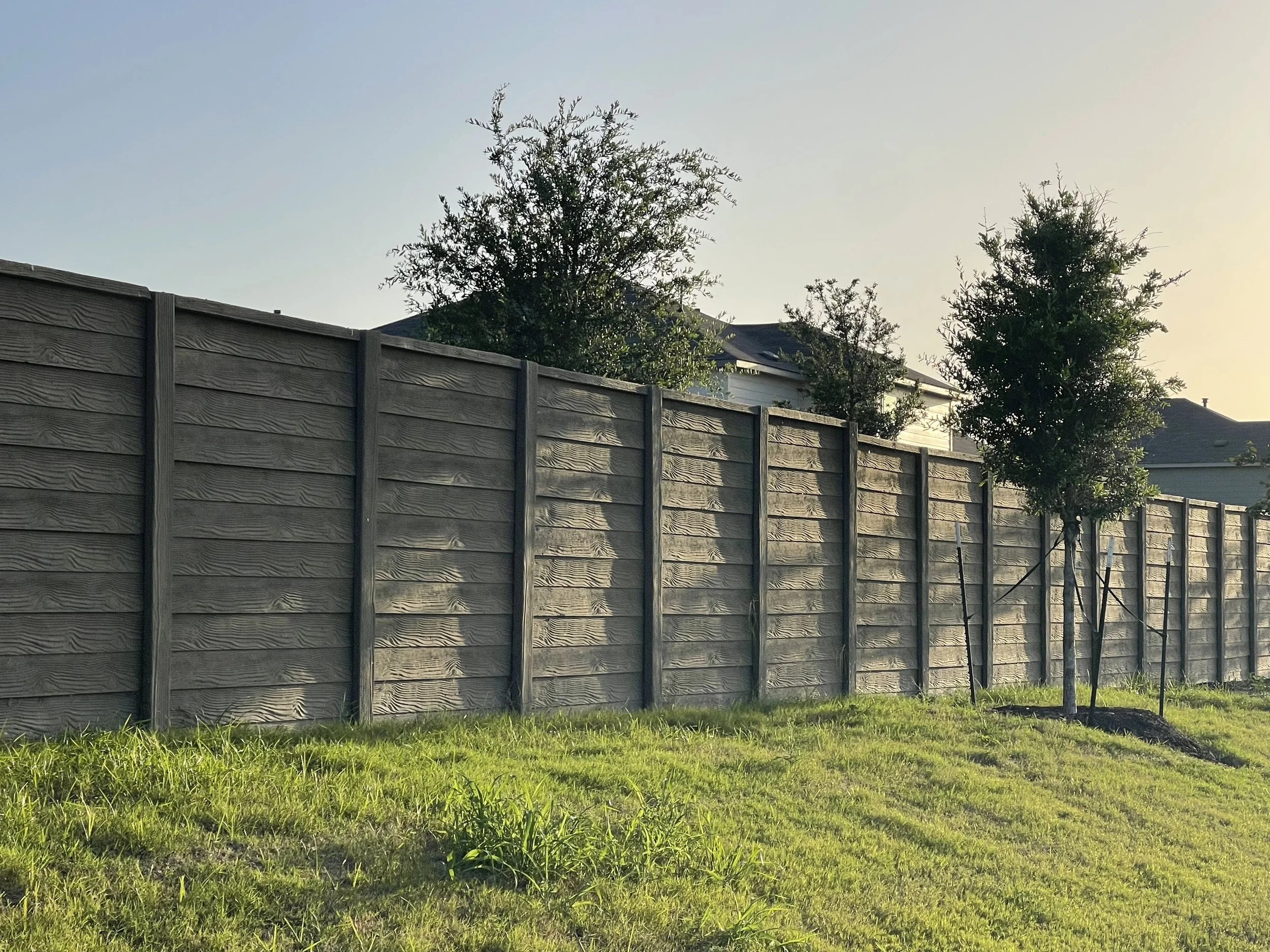 Precast Concrete Fence vs Wood Fence in Texas: Which is Better?