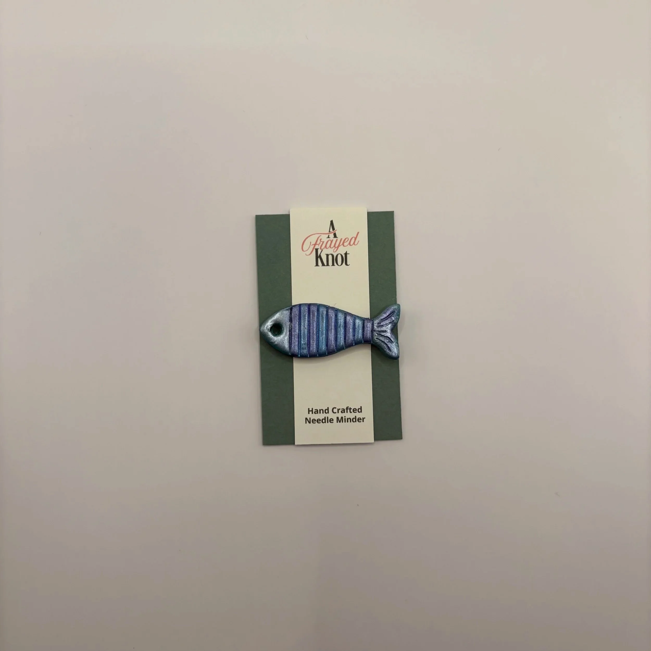 Vertical Striped Fish Needle Minder