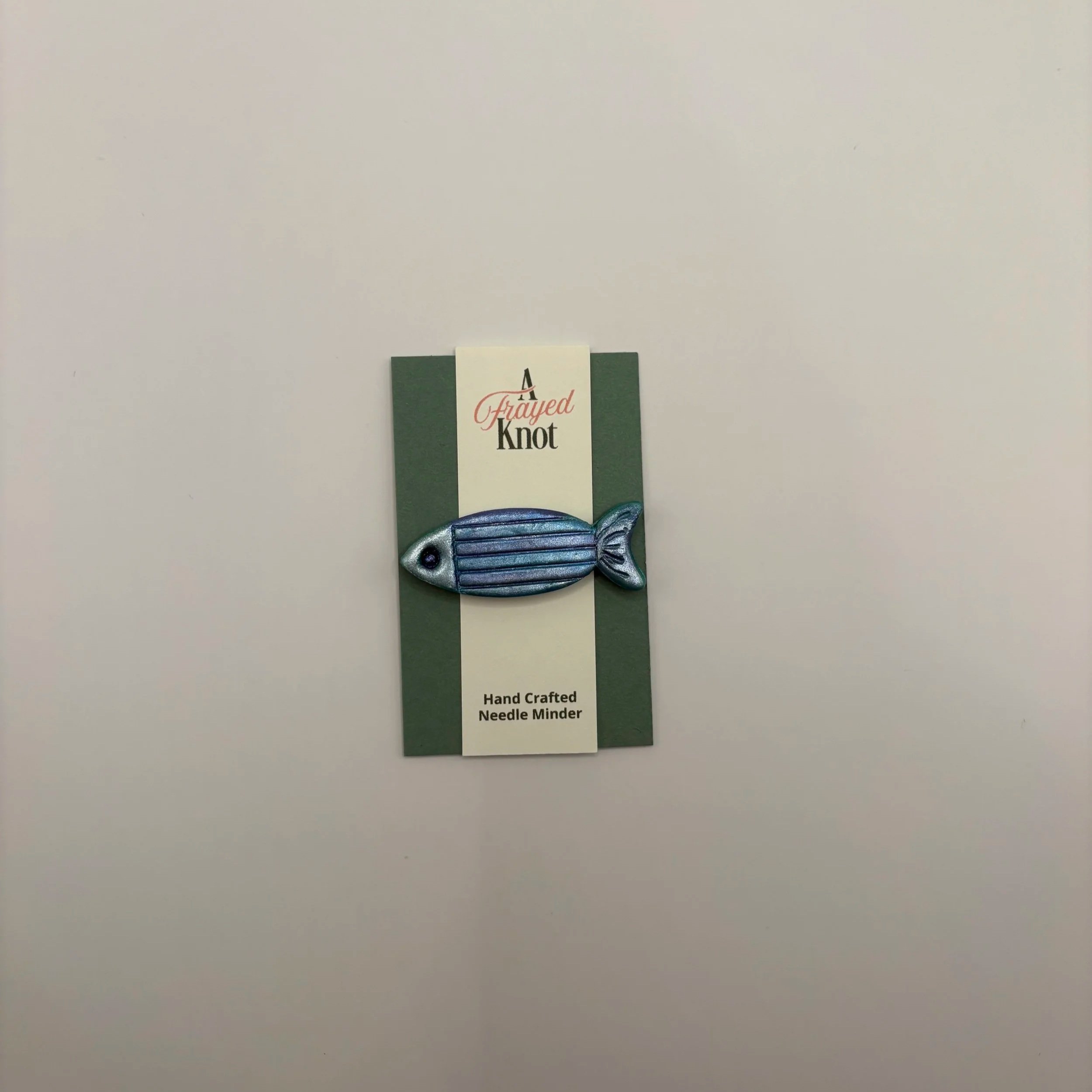 Horizontal Striped Fish Needle Minder