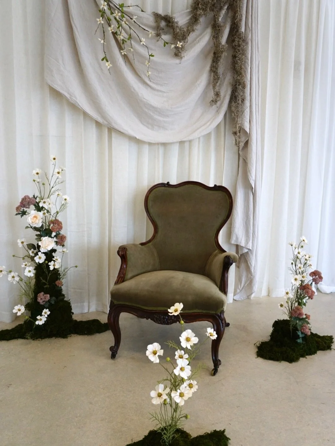 HER is a celebration of motherhood 🤍
its strength, softness, and sacred presence.
Inspired by organic textures, natural growth, and the elegance of flowers in bloom, this set was created to honor women as life givers and nurturers. 🌿
Because mother