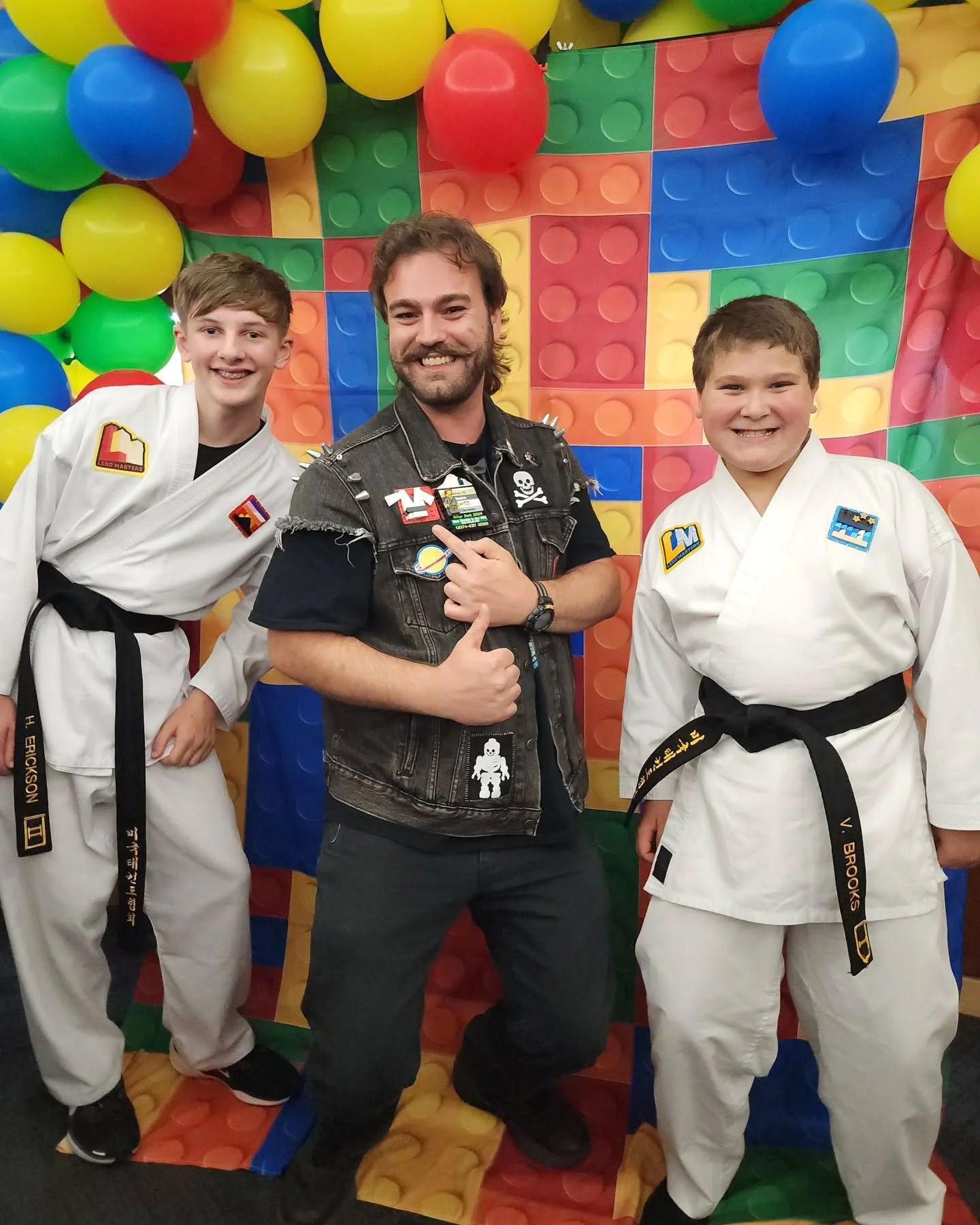 LEGO Masters Jr is off to a great start with @vincentbricks23, Hudson, and @showmetheravi taking the first win! 🥳

Thanks to the families and @salemkroc for hosting an awesome watch party! So many friends from @portlugpdx, @bricksandboozeoregon, and