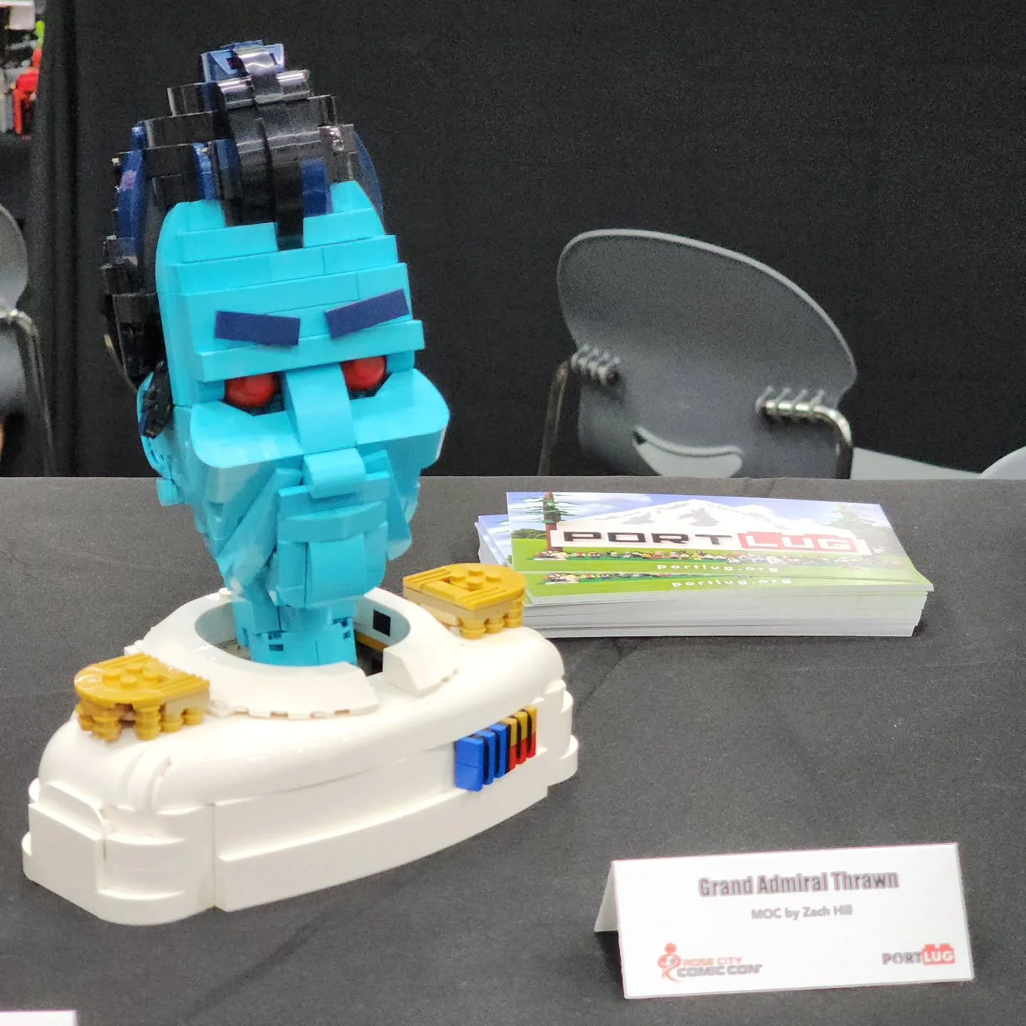 Grand Admiral Thrawn at Rose City Comic Con with PortLUG!
🟦〰️🟦〰️🟦
🟦🔴🟦🔴🟦
This stern remnant of the empire spent the weekend staring down passersby with the puppetry action I built in, which controls his head swivel and tilt with a wheel on the