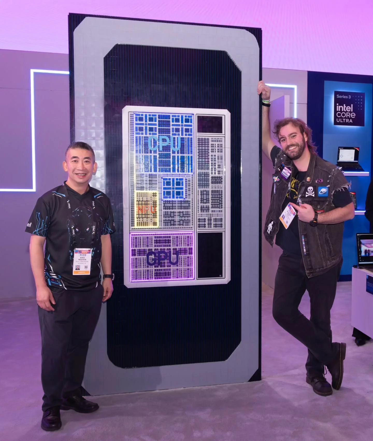 The Intel demo team transformed this 42,000-piece LEGO build from a static statue to a live lighted demonstration of where computing happens on the new Intel Core Ultra 3 processors.

Big thanks to @iohk and @michaelmalice91 who engineered the lighti