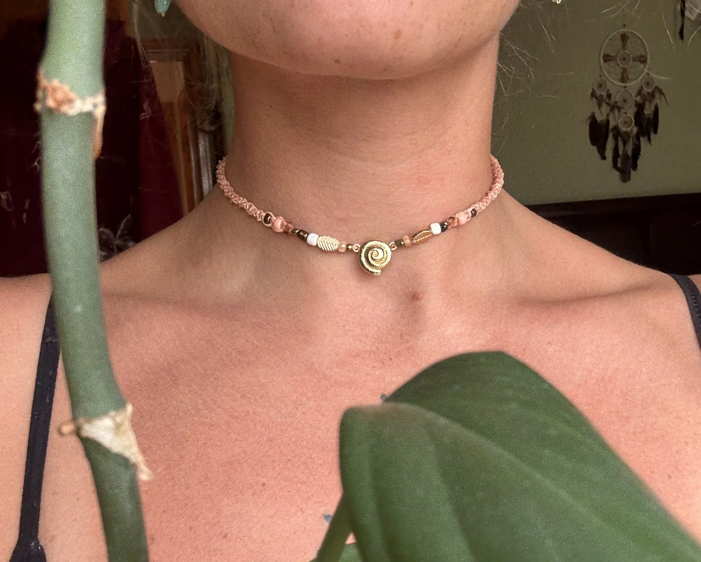 Shell Choker Necklace