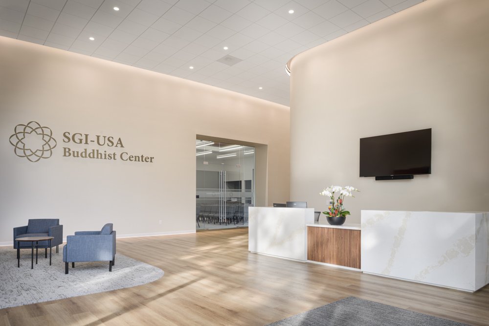 lobby with curved walls, SGI-USA signage and reception desk