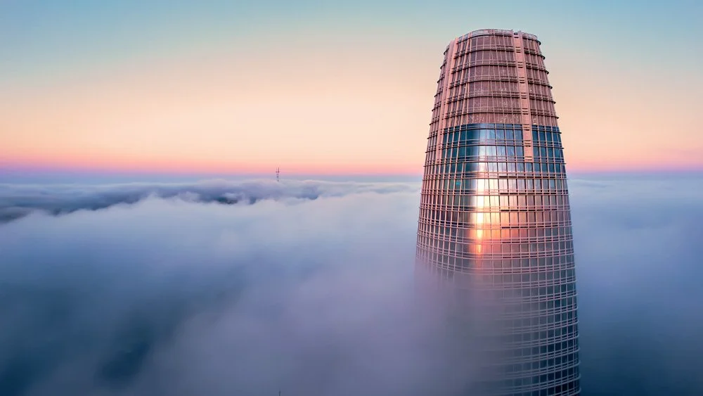 Salesforce tower San Francisco at dawn above the fog