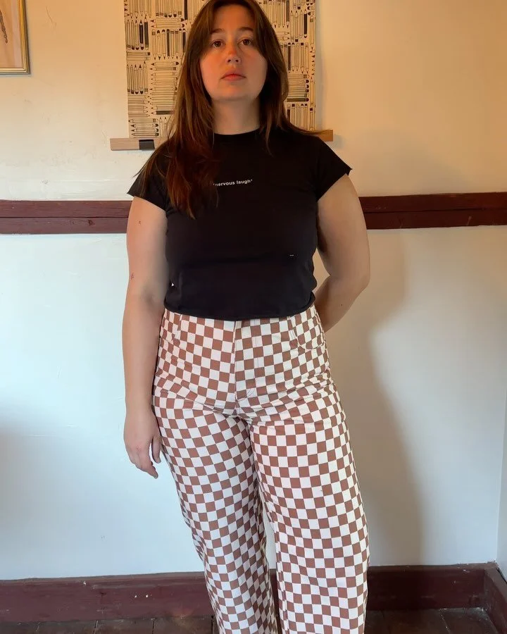 I think I have perfected my #adamspants fit to snuggly hug the 🍑 

This is a size 10, front rise increased 1 in., back rise increased 1.5 in. I also widened the legs on these from the hip down to make them a bit straighter through the leg and add so