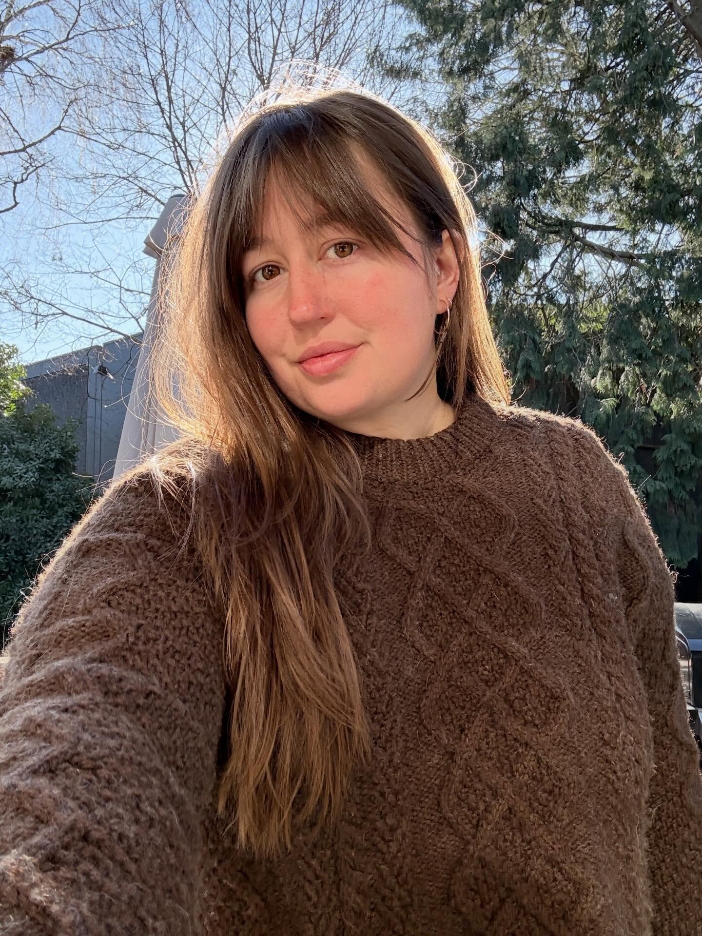 Realized my favorite sweater hasn&rsquo;t made it to the feed yet 🤯

Finished this bb almost a year ago and even after nearly daily wear for a whole month the cables are still so CRISPY. 

This is the #baguettesweater by @knits.pourmoi in @cascadeya