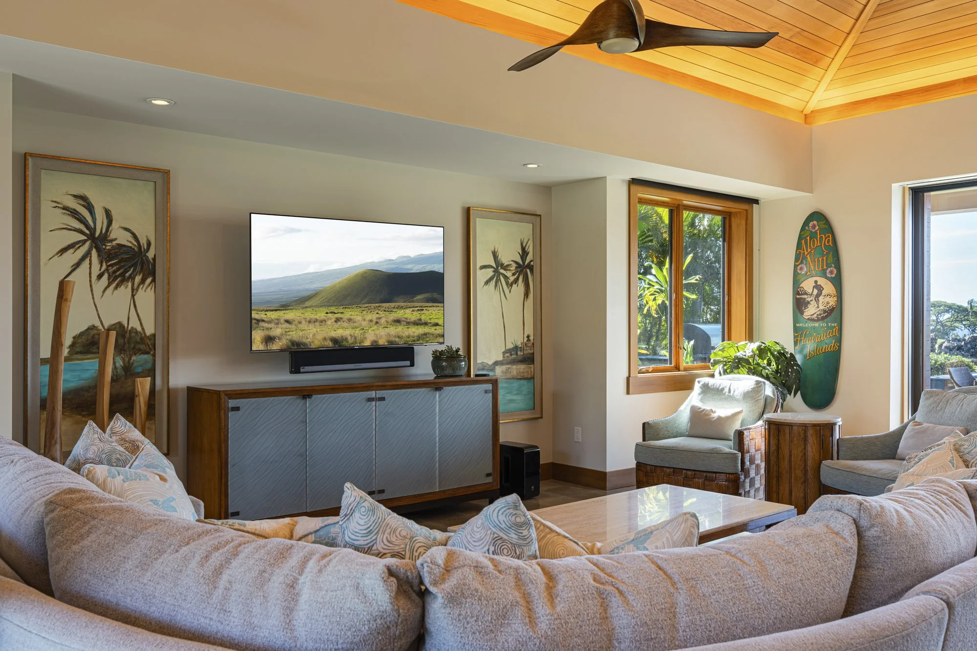 u8A1_Living Room_Web.jpg