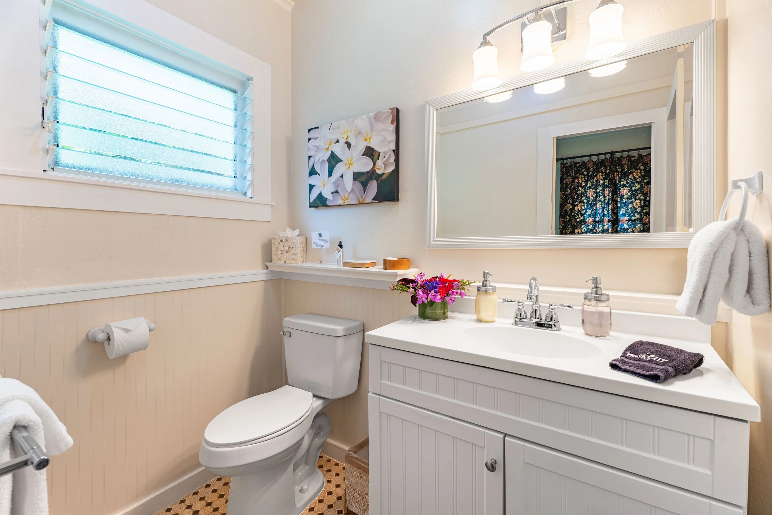 Holualoa Inn Bathroom_Web_15.jpg