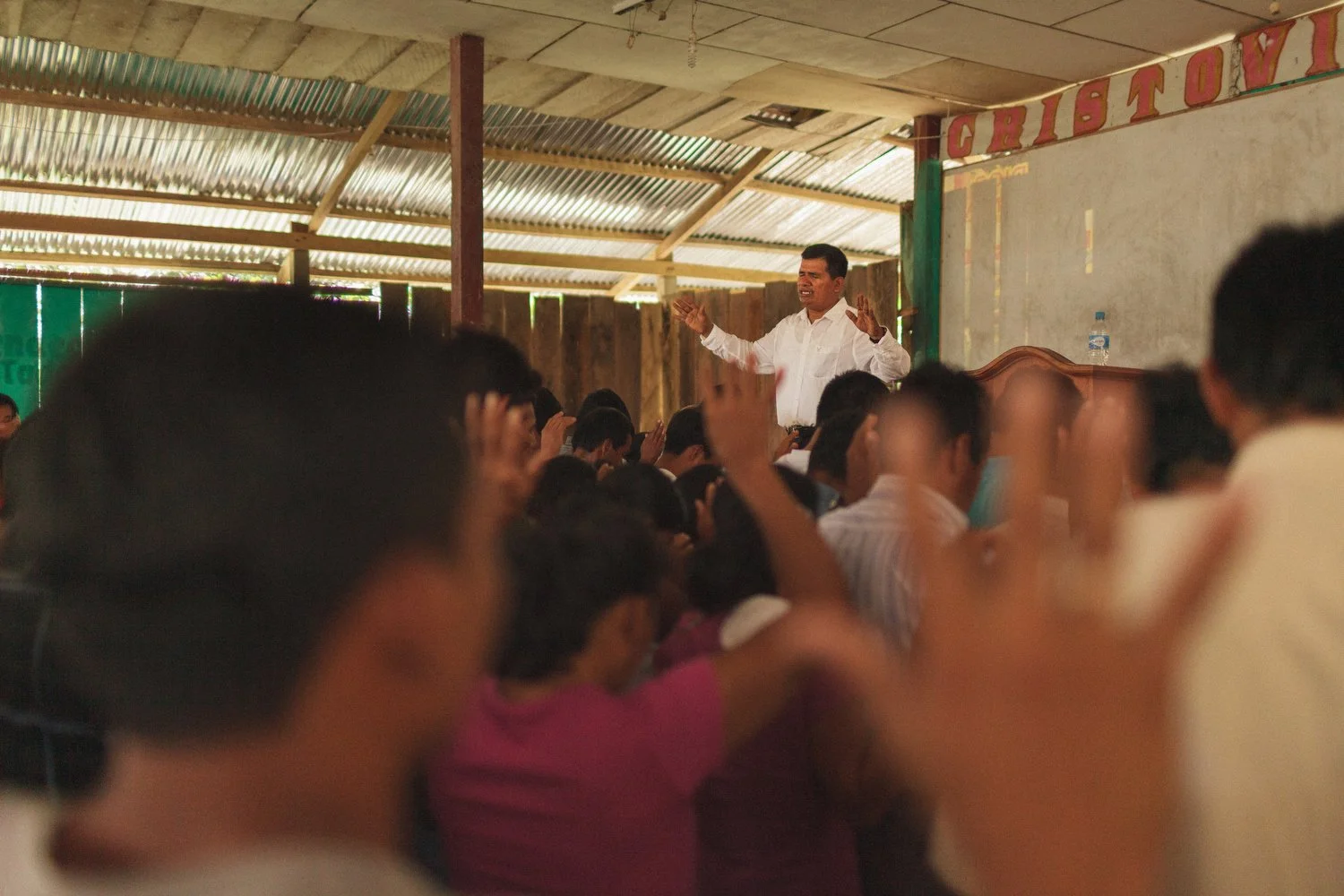 Pastor Jorge leads the congregation in prayer.
