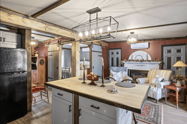 Unit 3 large eat-in island view 1