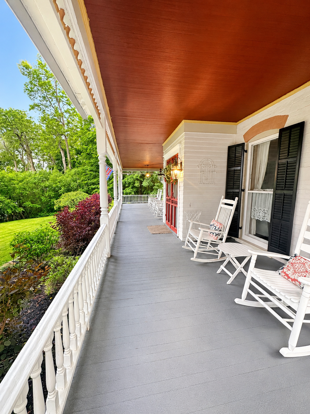 Front deck seating at Keuka Cove House