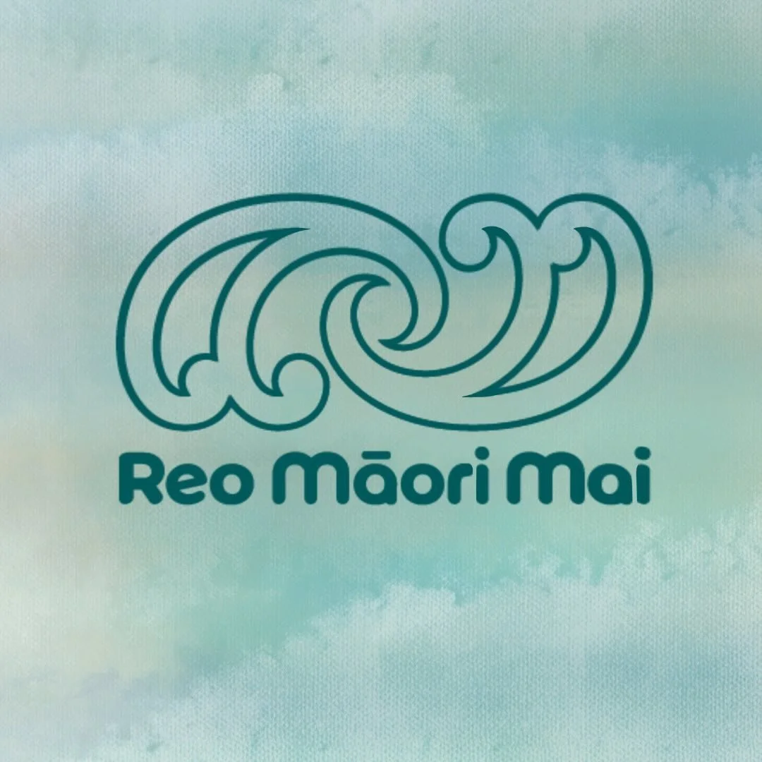 Logo of Reo Māori Mai featuring stylized ocean waves and te reo Māori text on a soft pastel background.