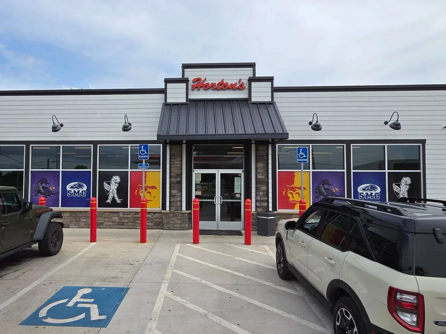 Multi-panel window perforation at Horton's Pizza Plus in Pittsburg, KS