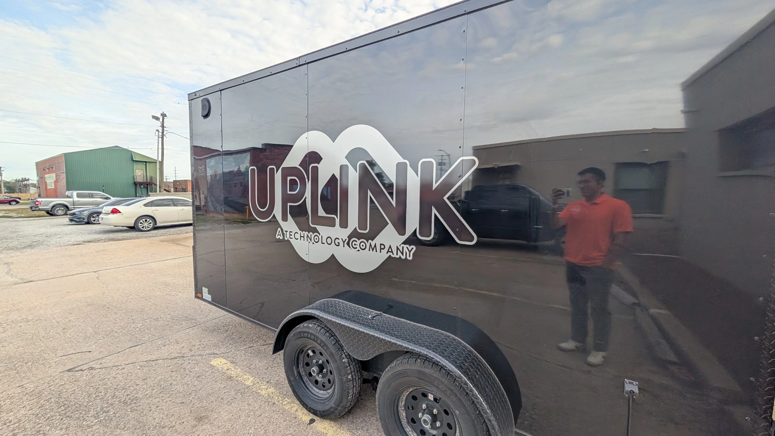 Uplink trailer spot graphic side