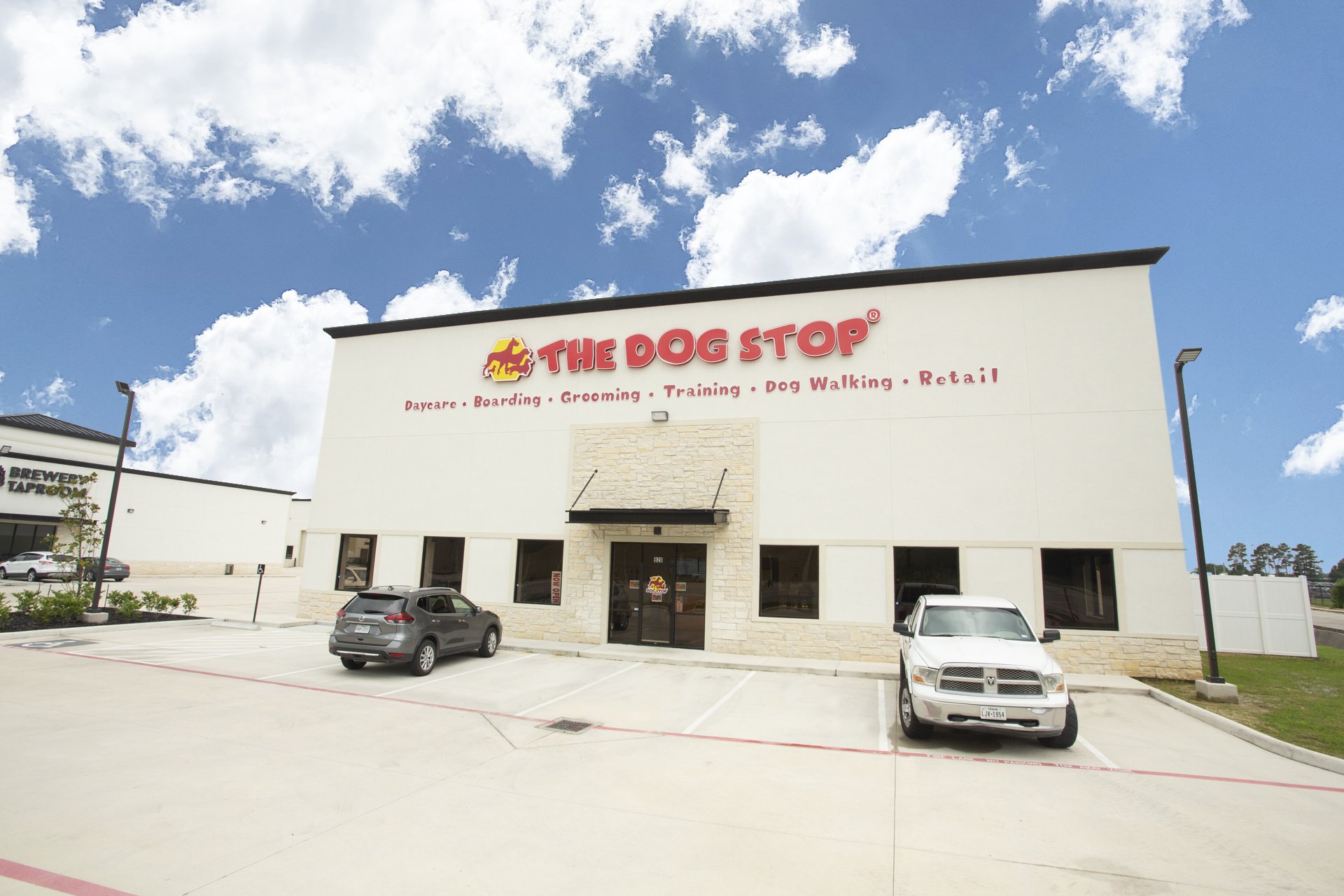 the dog stop_houston_5-9-19_exterior_02.JPG