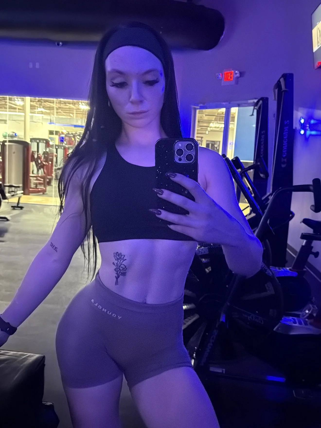 Training dump 💙🪼🧊

2 &amp; 3. Exploring new training styles and challenging myself in a whole different way 💪🏼

4. Humbled myself because I thought I could do 20 push ups at least ~ I can not anymore lol

5. My first L sit?! Likeeeee what. Nice!