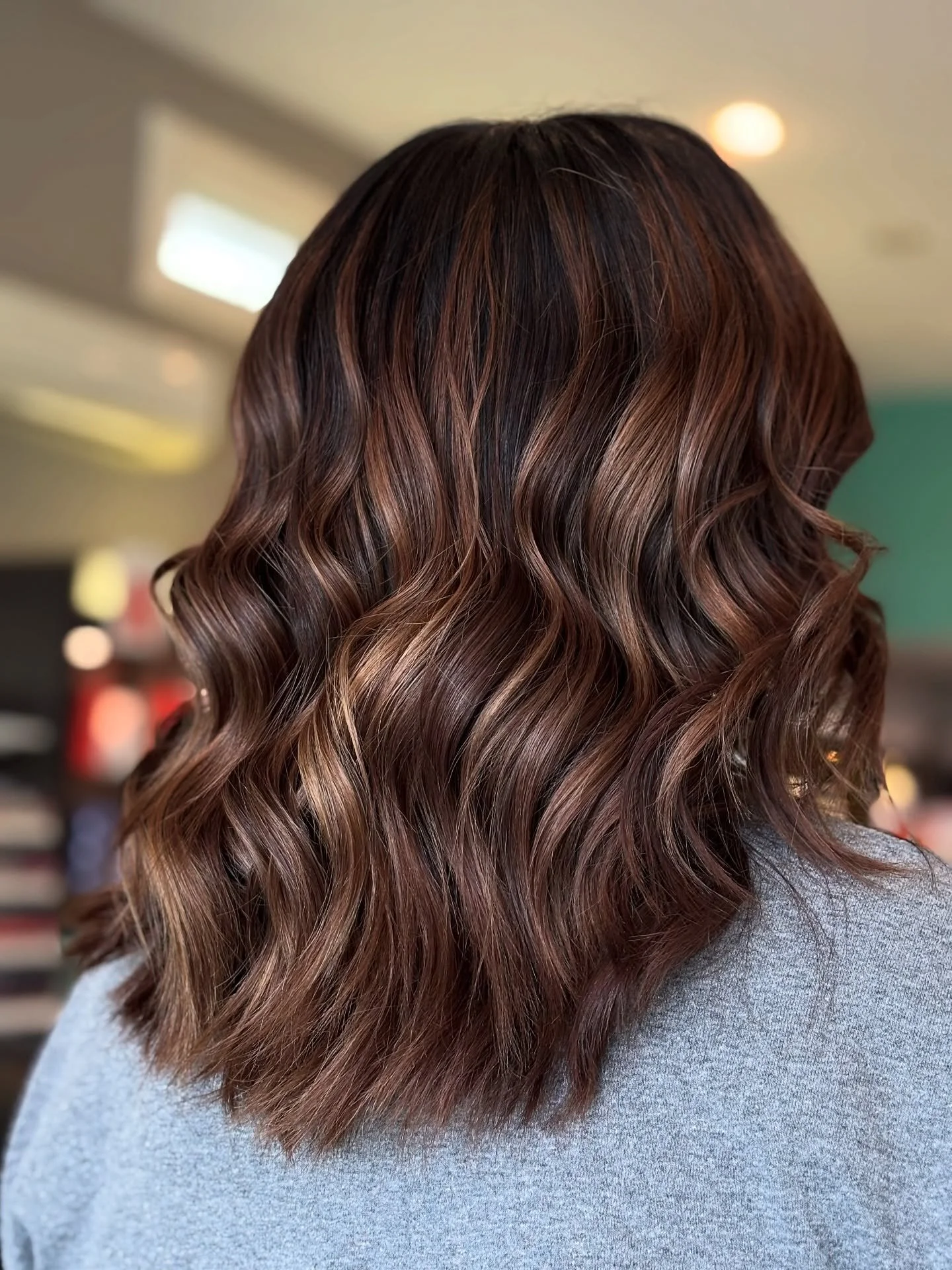 RICH brunettes 💰🤎🥂

DM &lsquo;BOOK&rsquo; to set up your next appointment ✂️

iowa hairstylist | des moines iowa | altoona iowa | dimensional color | low maintenance hair color | rich brunette | brown haircolor