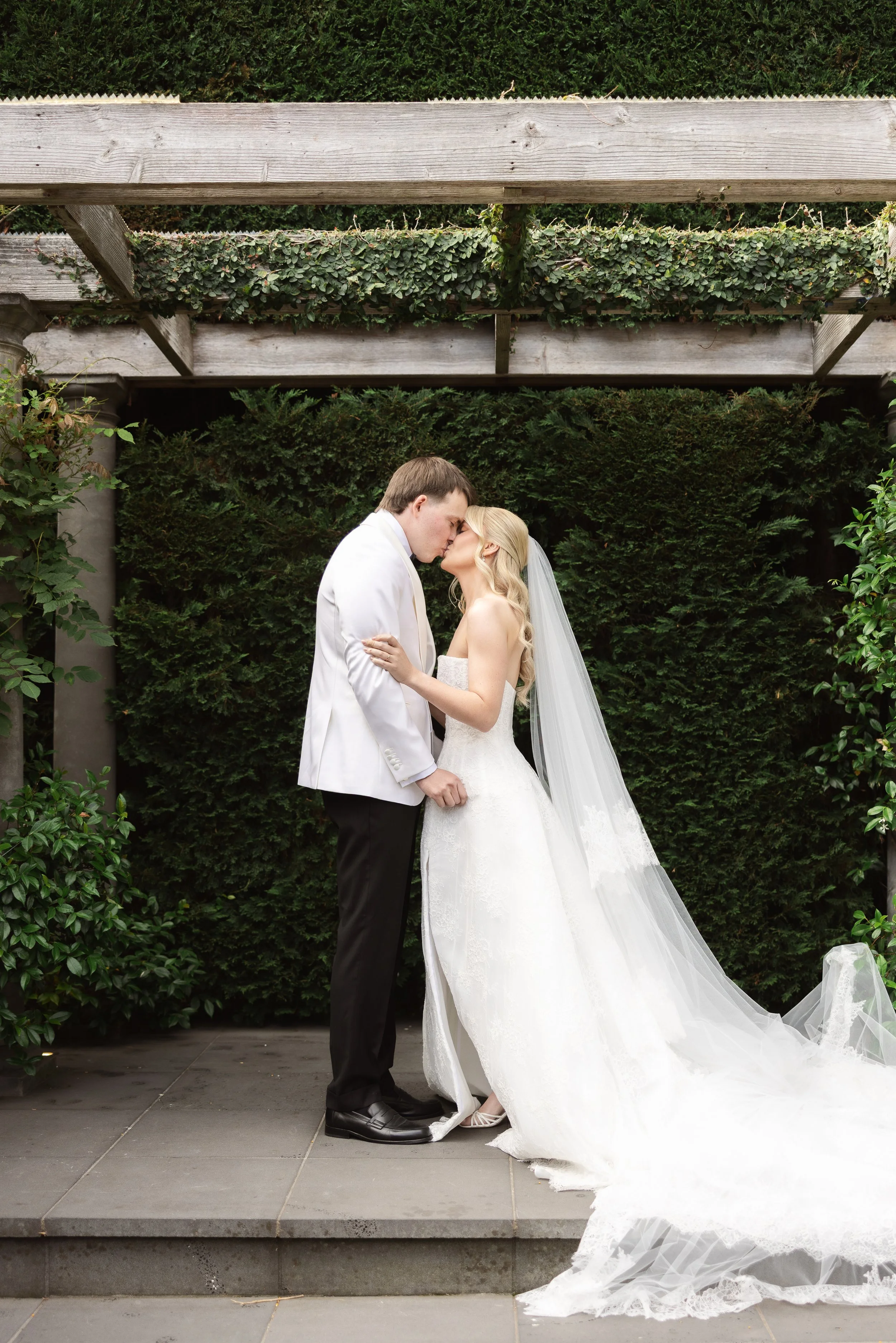 Emma & Cameron Highlights-40.jpg