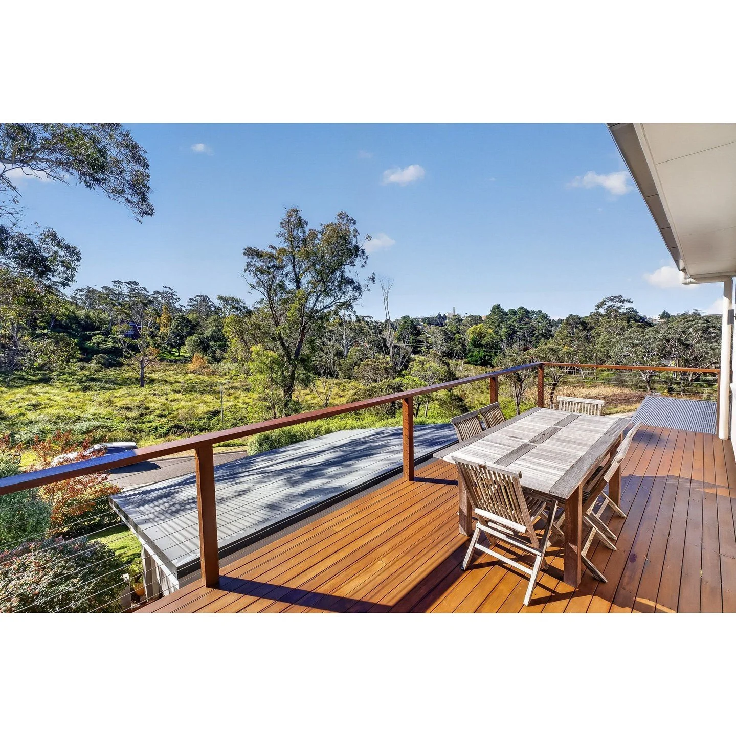 New photos of 6 Lomandra Place Katoomba with a stunning view and bright airy spaces for Belle Properties. Being a local photographer based in the upper mountains allowed me to take advantage of a sudden break in the rainy weather and show off the sun