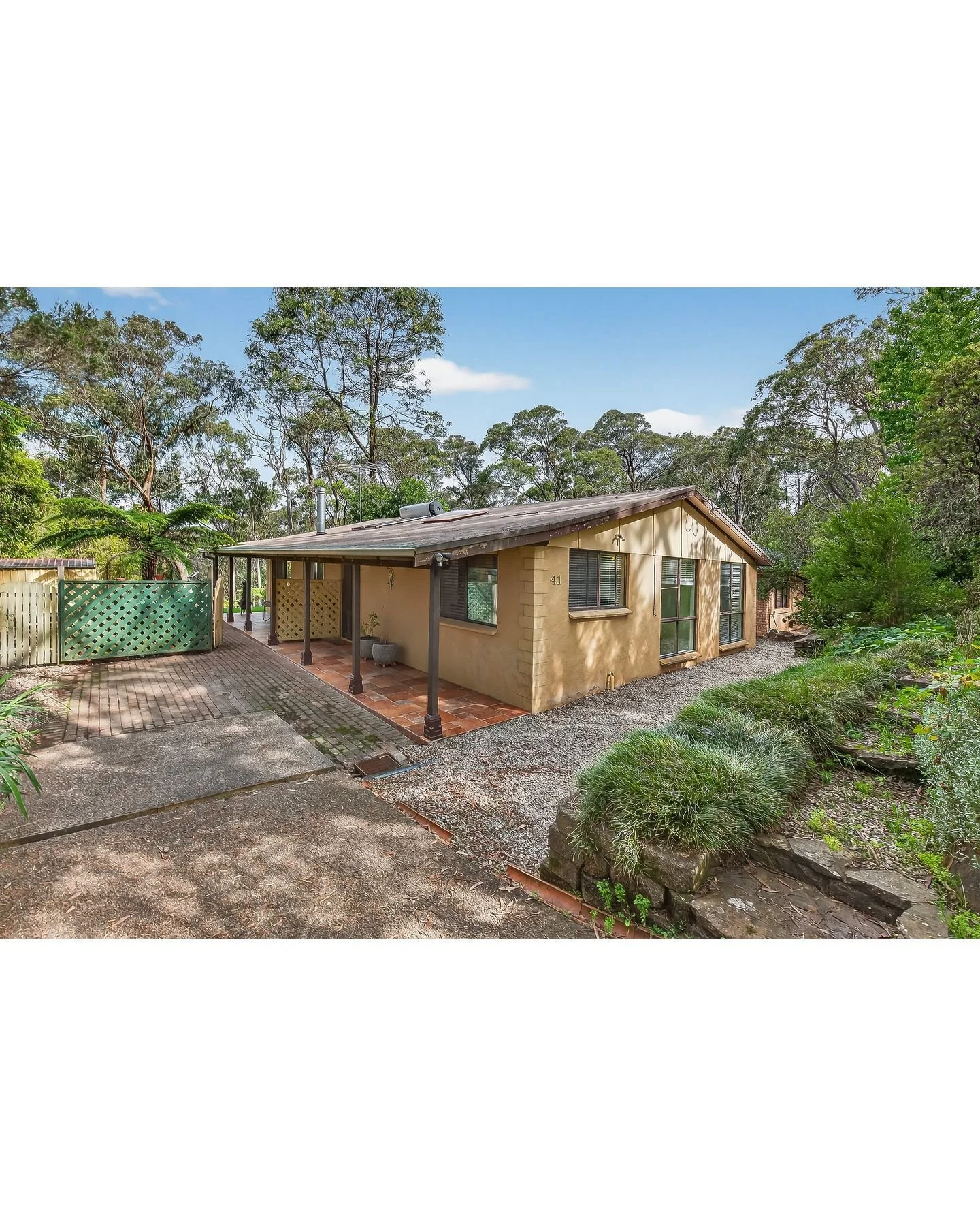 Shot this 3 bedroom house at 41 Seventh Avenue Katoomba in a stunning bush setting for Theo Poulos.
.
.
.
.
.
@theopouloskat #BlueMountainsPhotographer #RealEstatePhotography #BlueMountainsRealEstate #NSWRealEstate #PropertyPhotographer #ListingPhoto