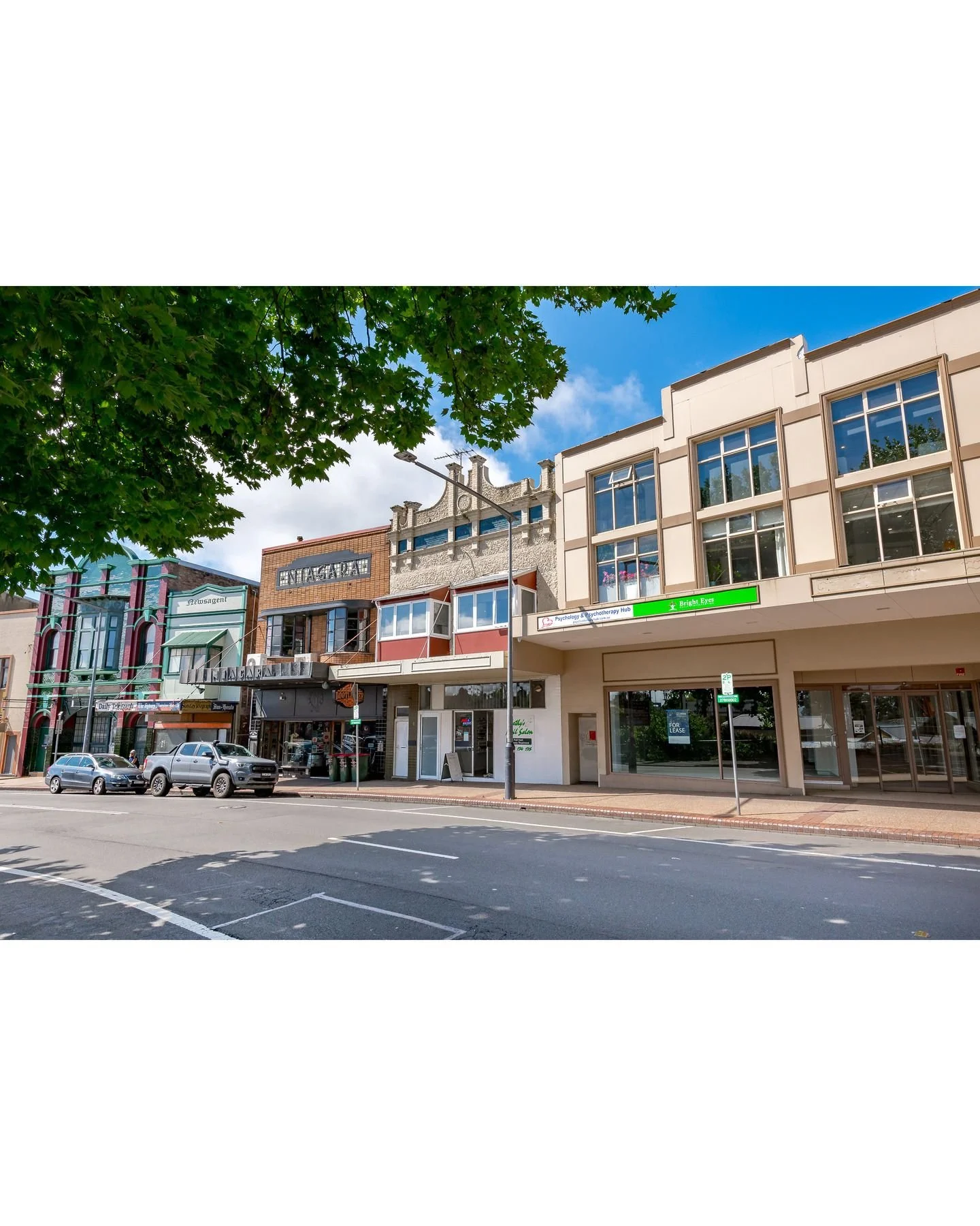 96 Bathurst Road, Katoomba for Theo Poulos Real Estate. Featuring a busy commercial space on the street level and a large, airy residence above. 
.
.
.
.
@theopouloskat #BlueMountainsRealEstatePhotography #RealEstatePhotography #PropertyPhotography #