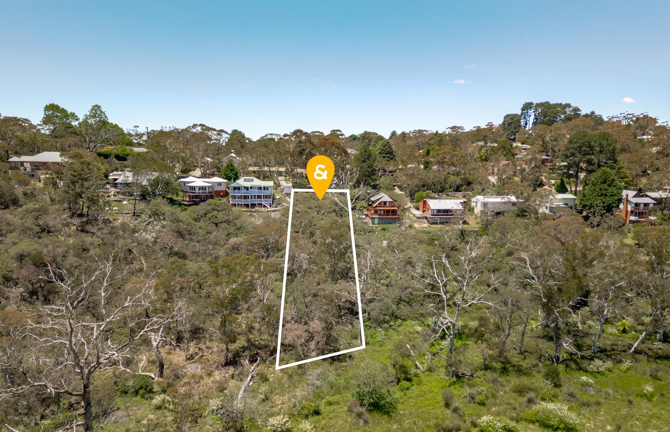 Drone photography of a vacant property for sale in Katoomba, NSW. Property boundaries and property surroundings can be shown for potential buyers to consider.