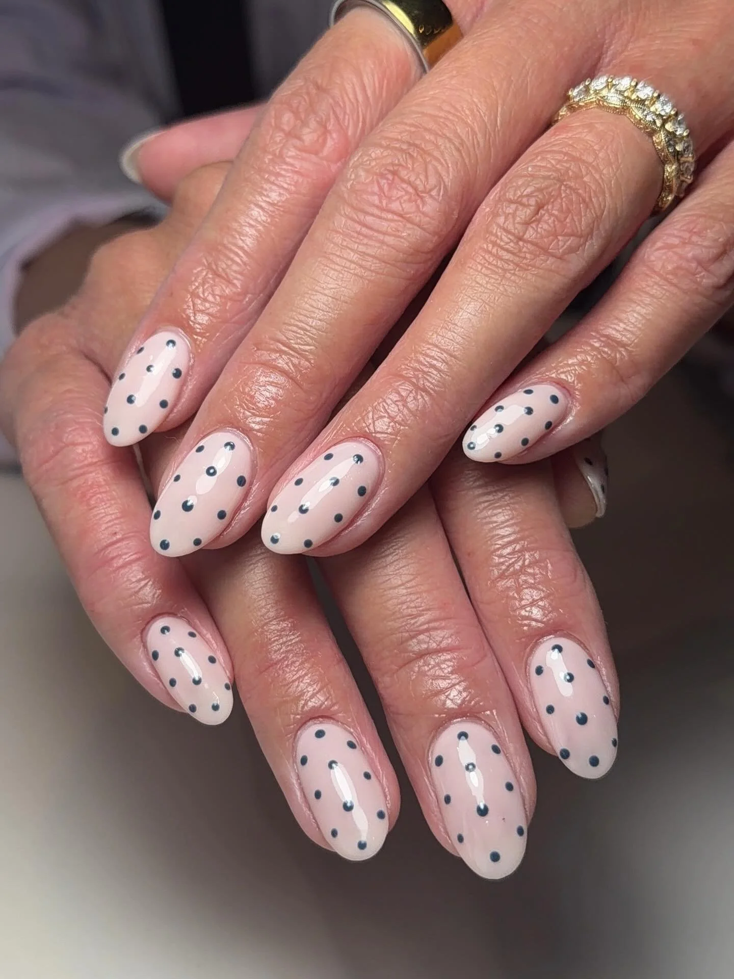 ⚫️⚪️In my polka dot era⚪️⚫️

#itsnailsdate #scottsdalenails #scottsdalenailsalon