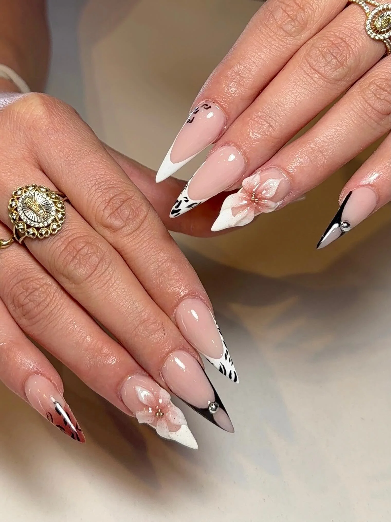 &ldquo;Where did you get your nails done?&rdquo; 💁&zwj;♀️ It&rsquo;s Nailsdate obvi

Share this post if you spot your nails here 👀

#itsnailsdate #scottsdalenails #scottsdalenailsalon