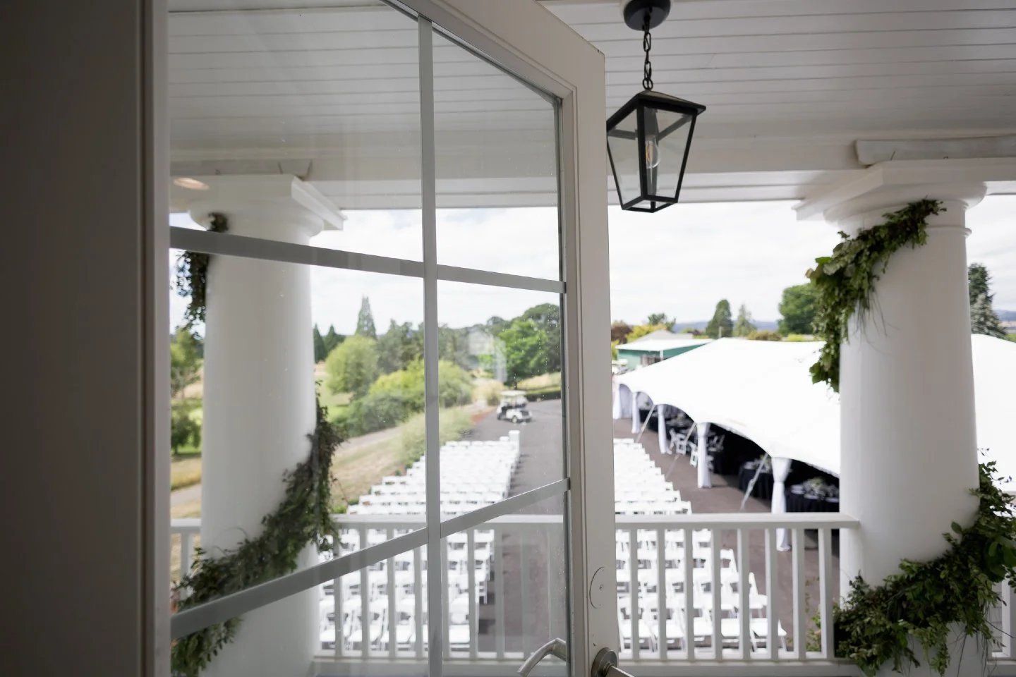 A ceremony setup that&rsquo;s anything but ordinary&hellip; and we&rsquo;re obsessed 🤍

Nestled just behind the manor with sweeping golf course views, this tucked-away spot can accommodate up to 180 guests, making it perfect for larger &ldquo;I do&r