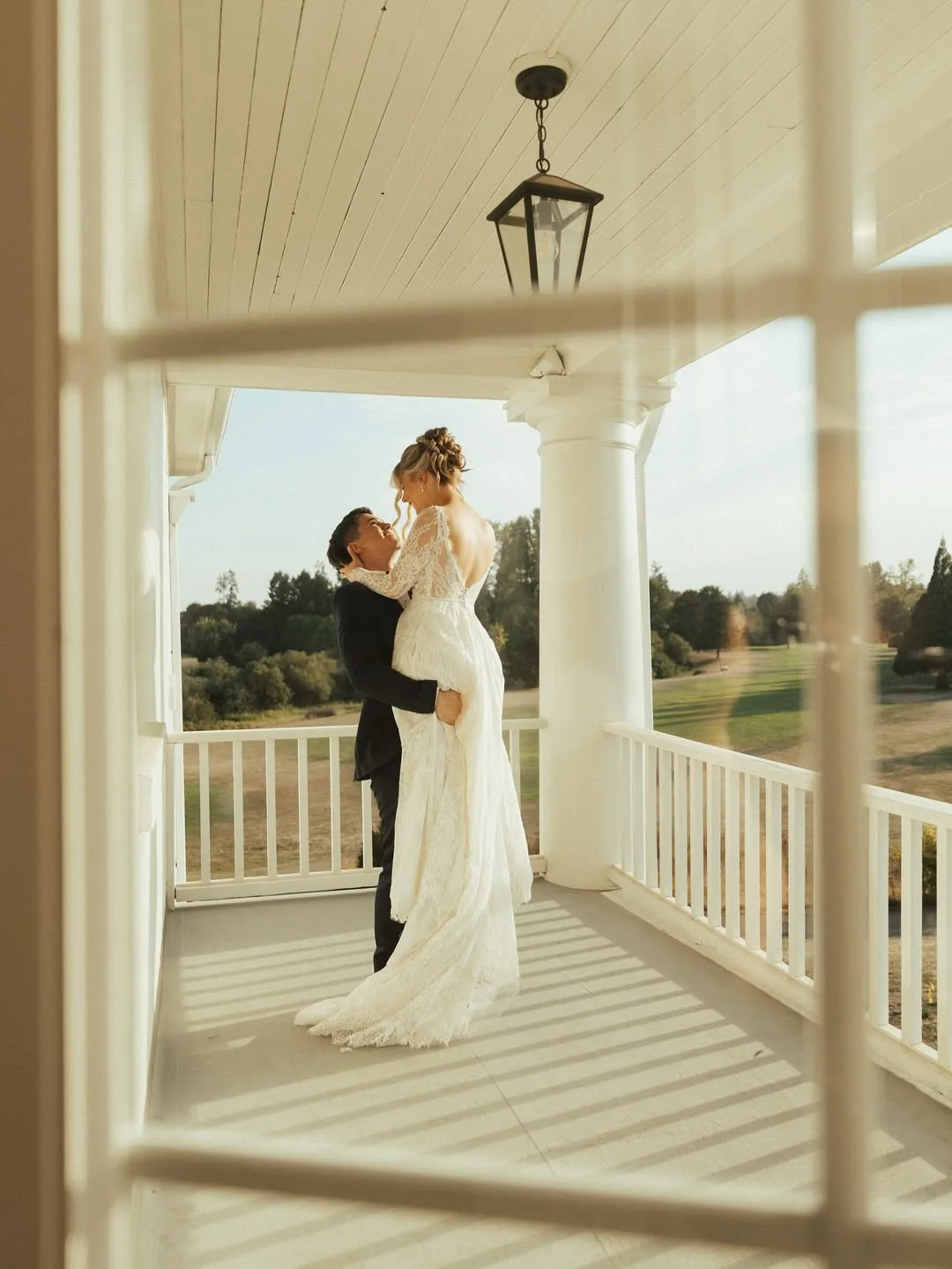 Just dreaming about those summer golden hour nights.. 💭 ✨🤍

photos by: @amybookerphotography

#thepreservemcminnville #oregonweddingvenue #mcminnvilleoregon