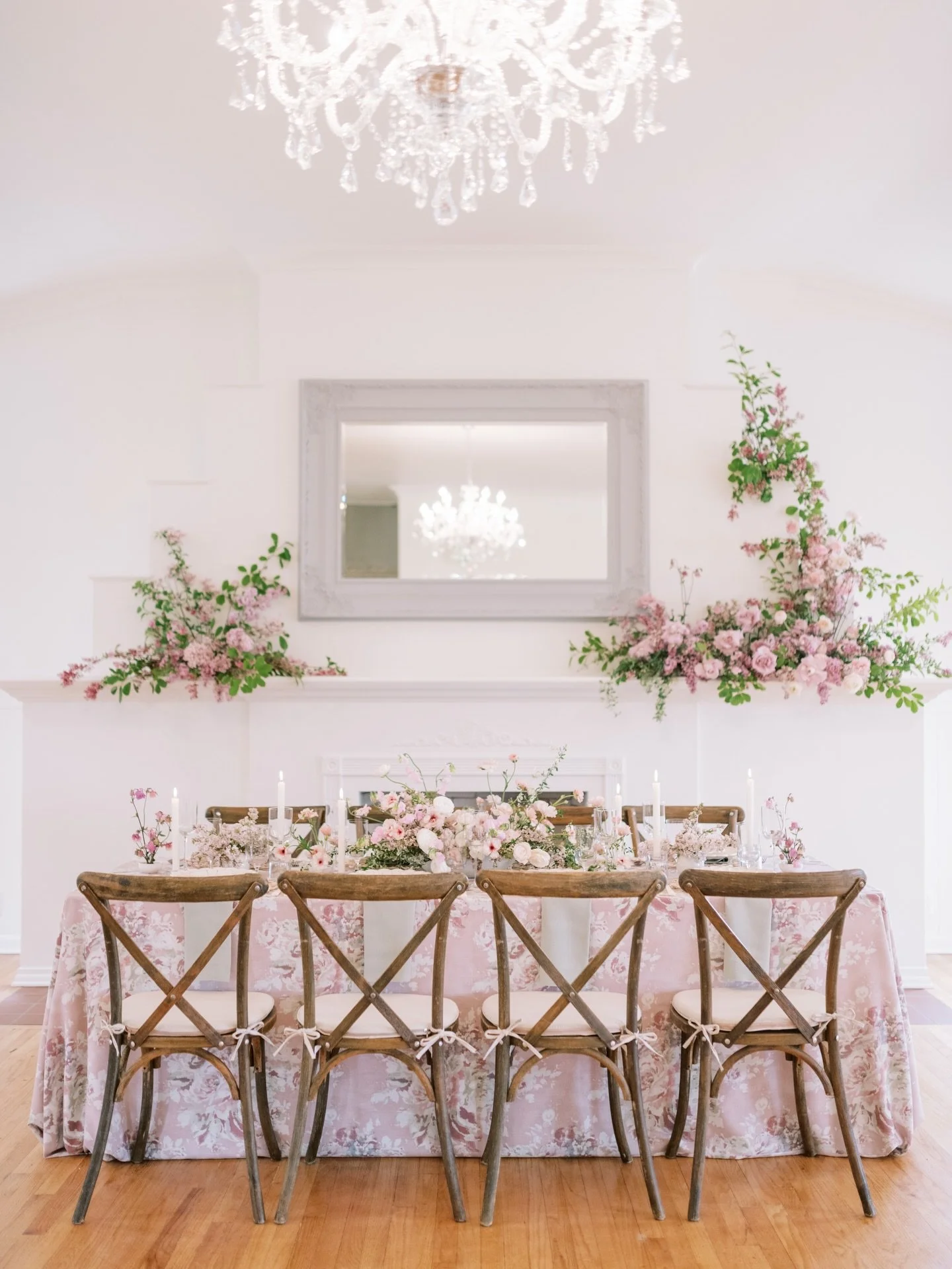 There&rsquo;s something so special about keeping it intimate.

If you&rsquo;re dreaming of a small, meaningful wedding celebration in the heart of Oregon wine country, our indoor manor setting was made for moments like this. Inquire with us to start 