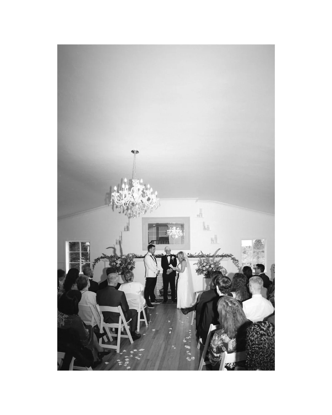 To the bride still searching for her venue&mdash;this is your sign 🤍

Picture a day that flows effortlessly from an intimate reception inside the Manor to an elegant evening celebration beneath the tent, all set in the heart of Oregon wine country.

