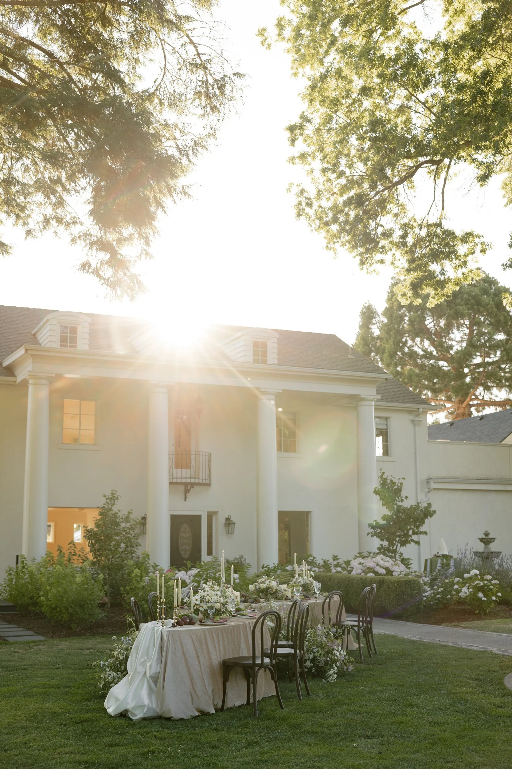 Golden hour micro wedding tablescape on the front lawn of the manor at The Preserve, a Willamette Valley wedding venue