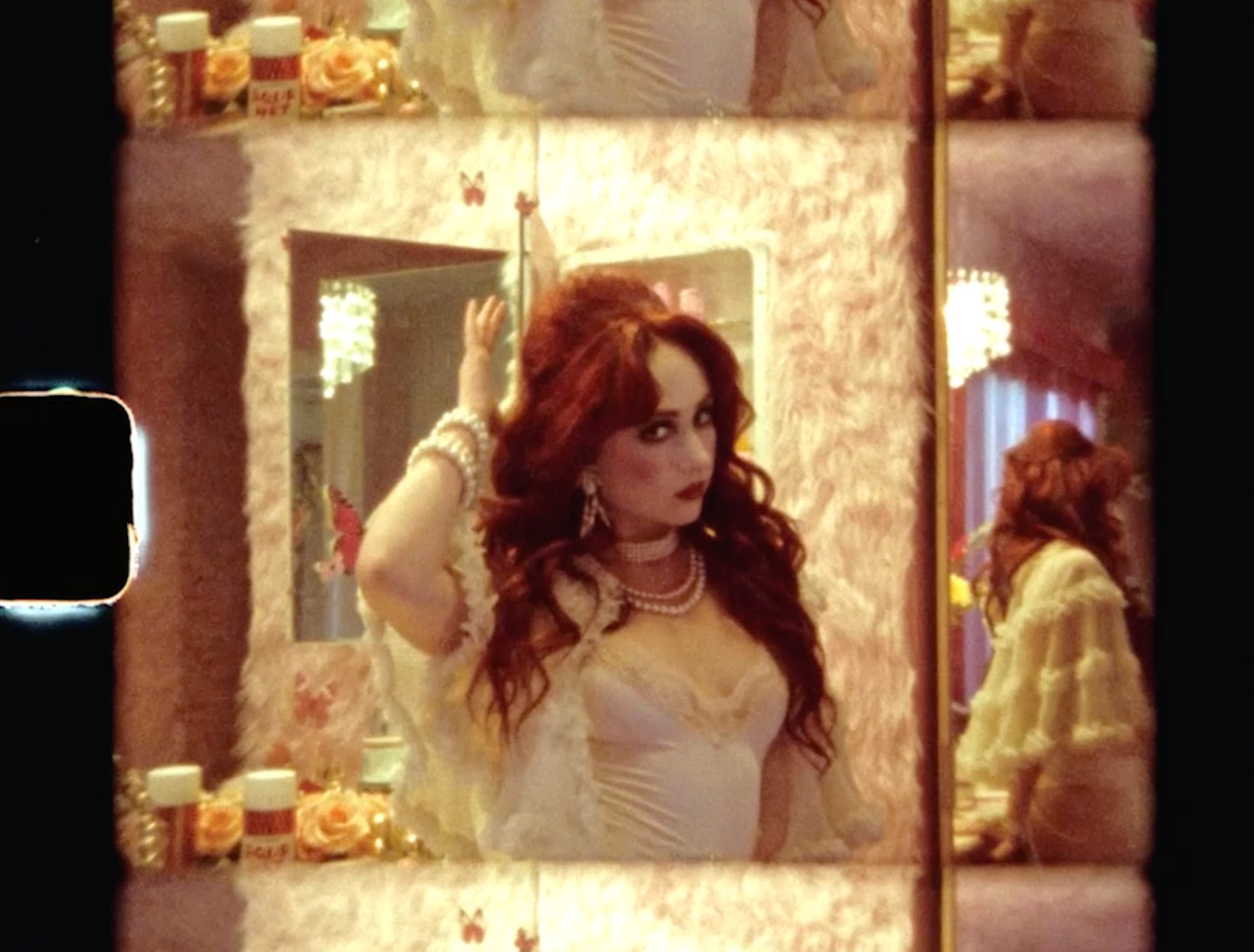 Chappell Roan - Red Wine Supernova (Behind The Curtain)