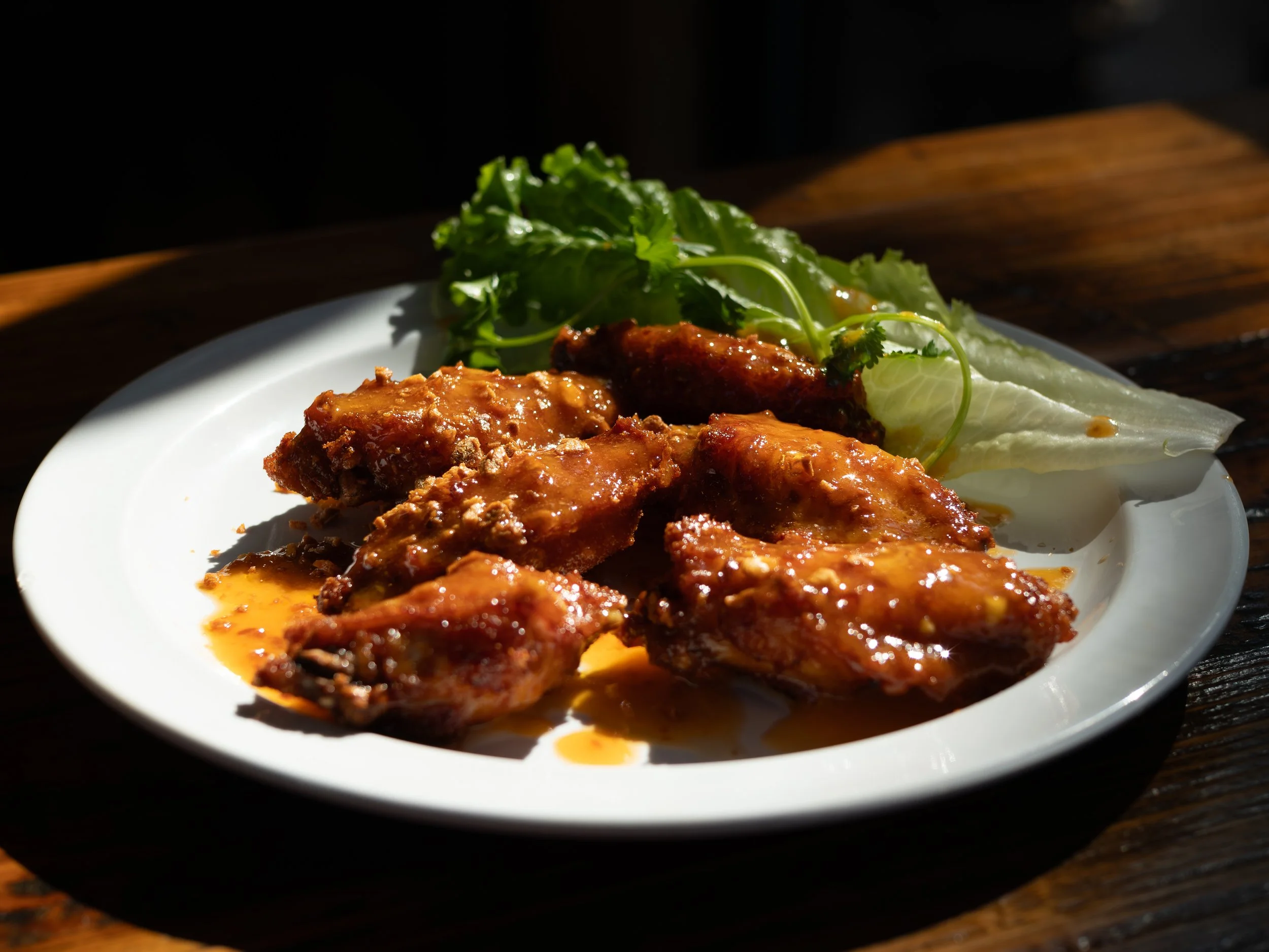 #4. Garlic Butter Chicken Wings (6 Wings)