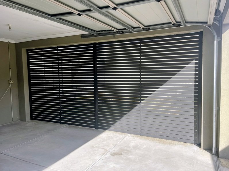Garage Infill Privacy Screen Aluminium Slat Stirling.jpg