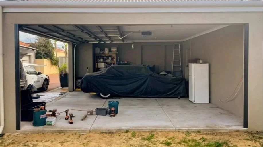 garage before installing privacy screen from aluminium slats stirling