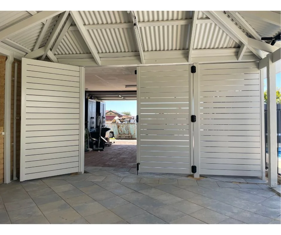 Surfmist 100mm Aluminium Slat Gate & Privacy Panels Currambine2.jpg