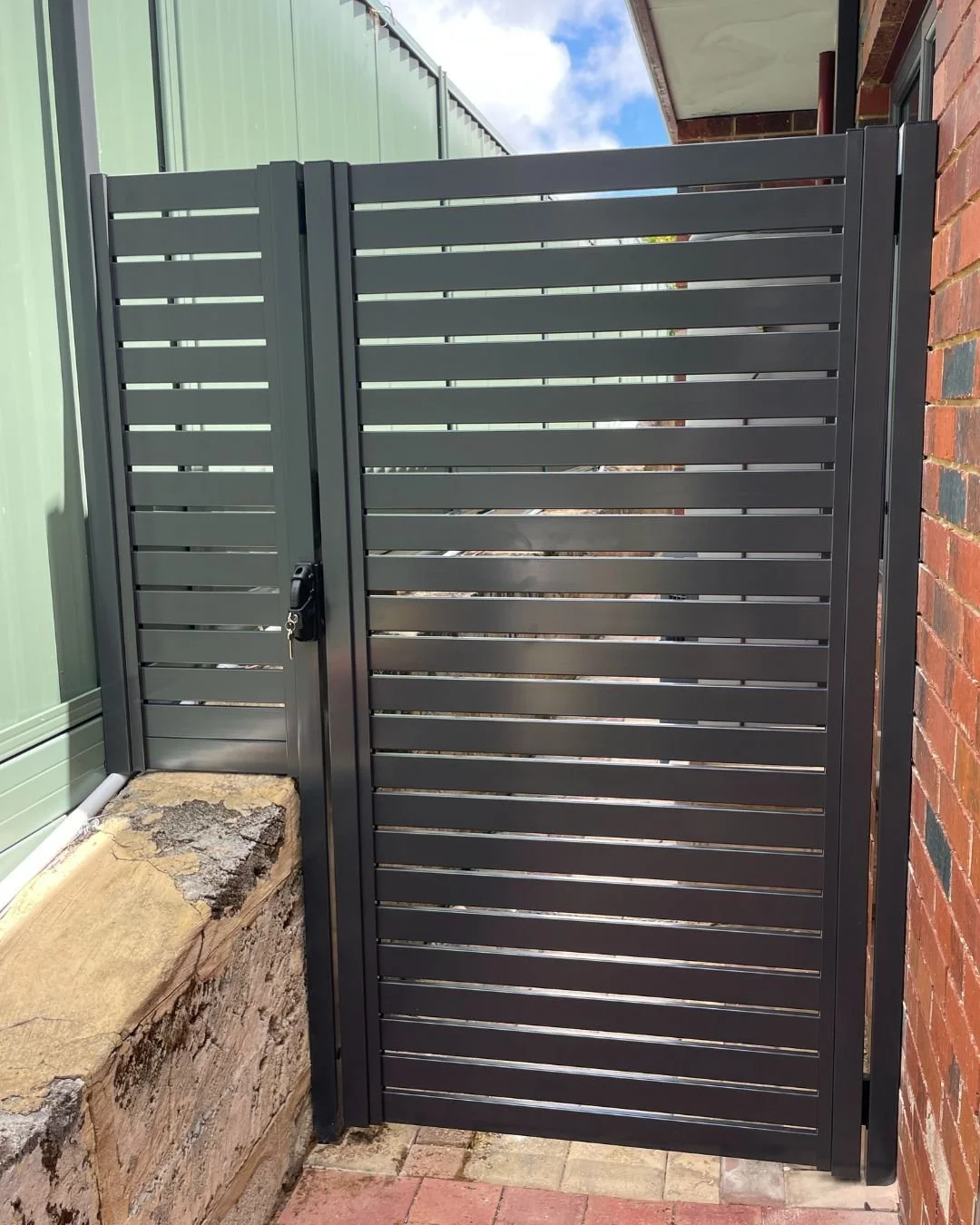 Single aluminium slat gate - 65mm Monument slats, 10mm gaps in Woodvale.jpg