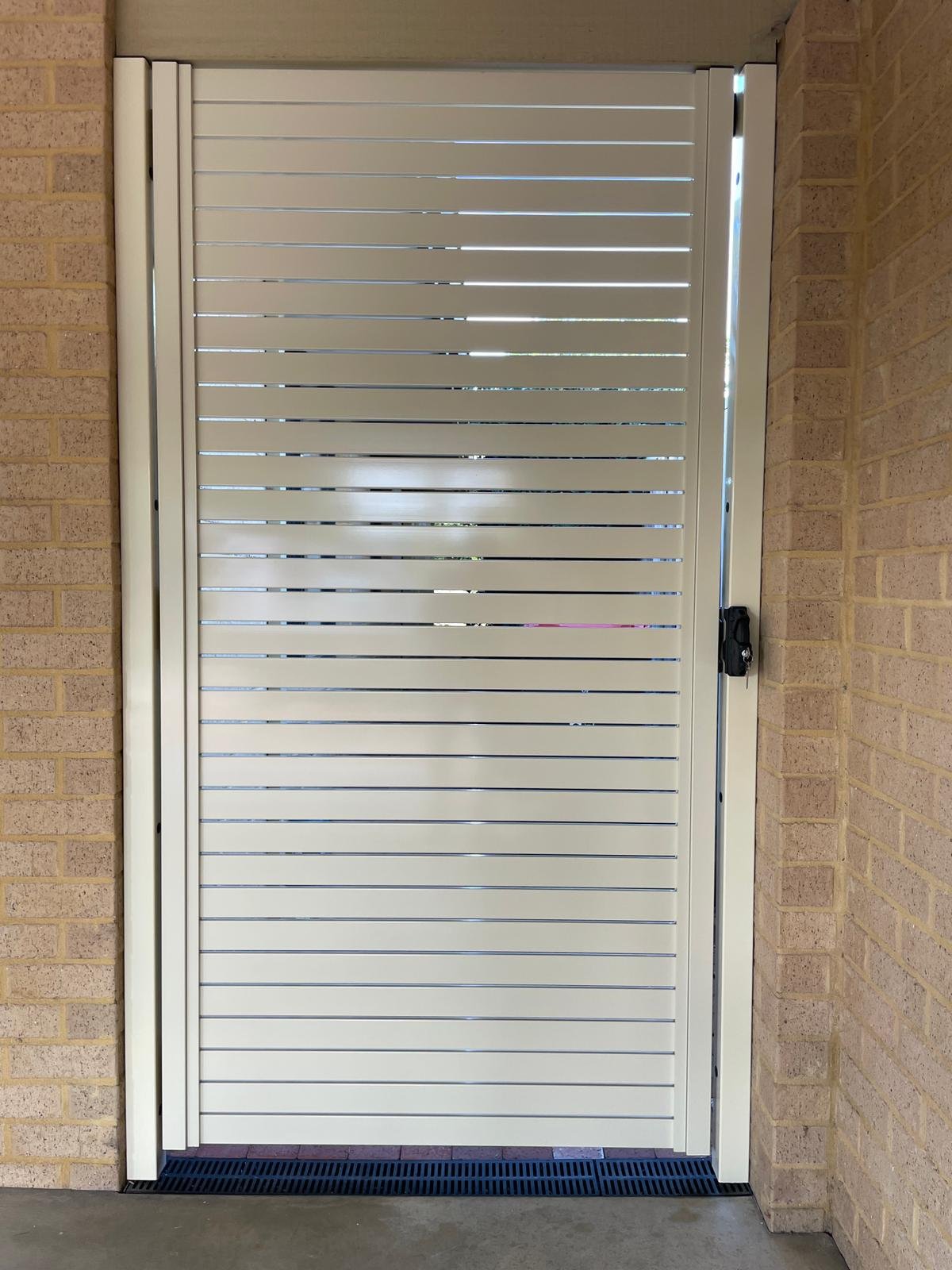 Classic Cream Garage Gate Aluminium Slat.jpg