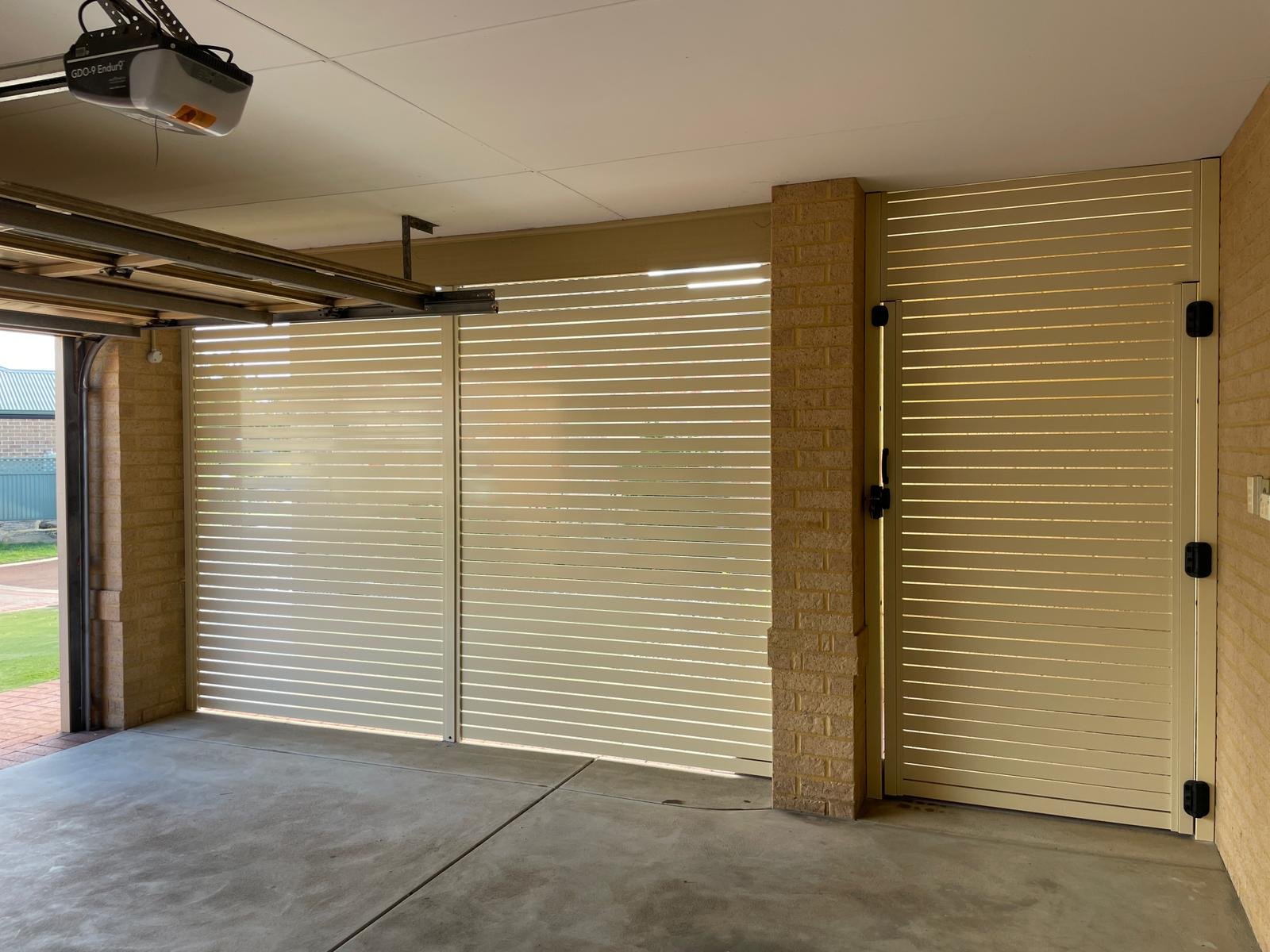 Classic Cream Garage Screen Aluminium Slat2.jpg