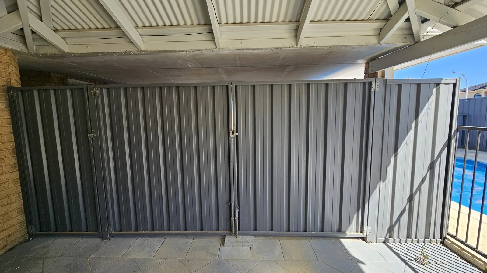 Currambine old colorbond gate.jpg