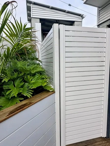 Sorrento Aluminium Slat Pool Safe gate.jpeg